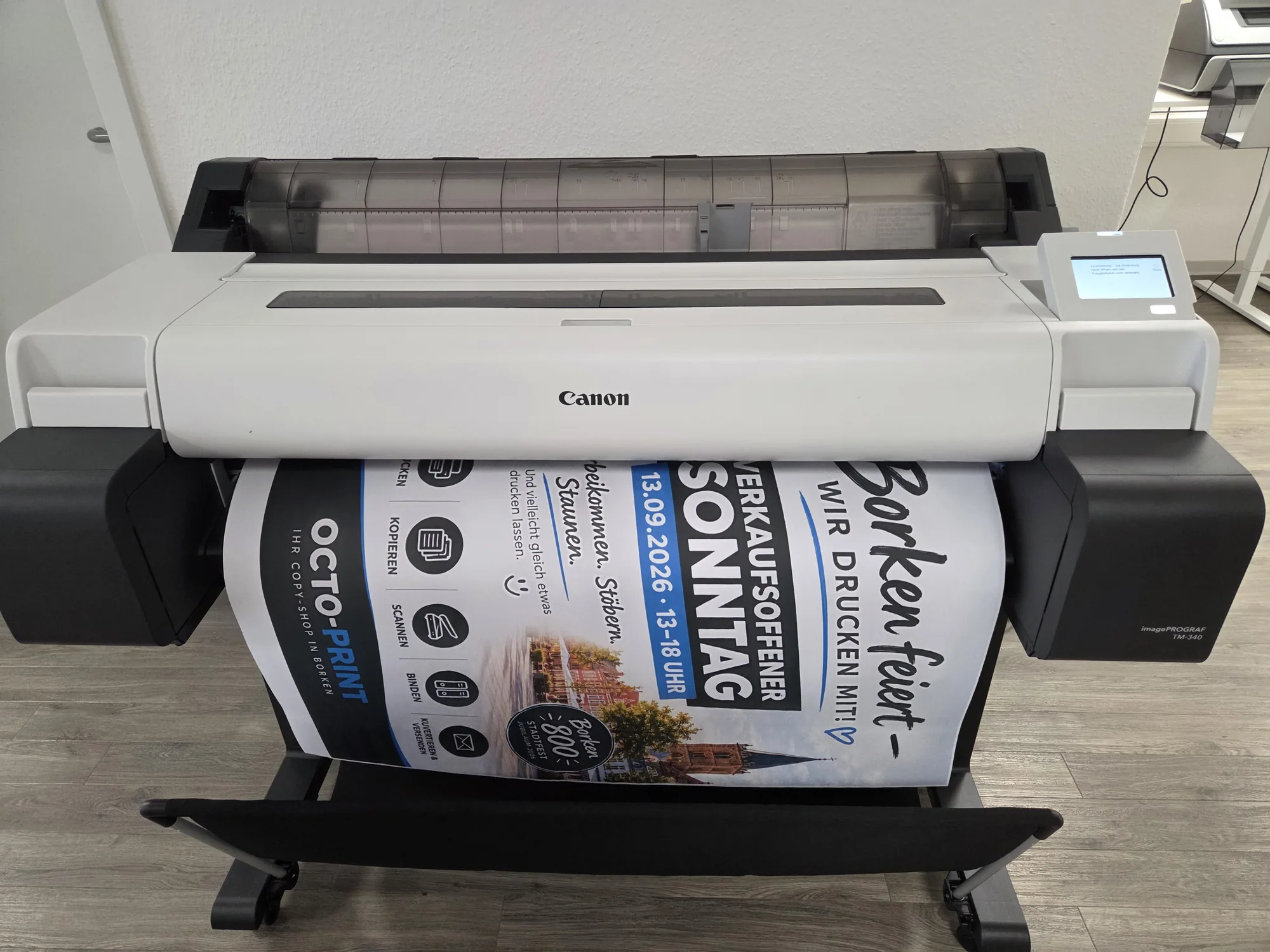 Plakat für den verkaufsoffenen Sonntag im Großformatdrucker von Octo-Print